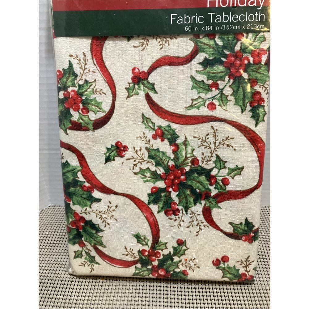 Christmas Tablecloth Holly Berry Fabric Poly Oblong 60x84 Town & Country NEW - Picture 3 of 9